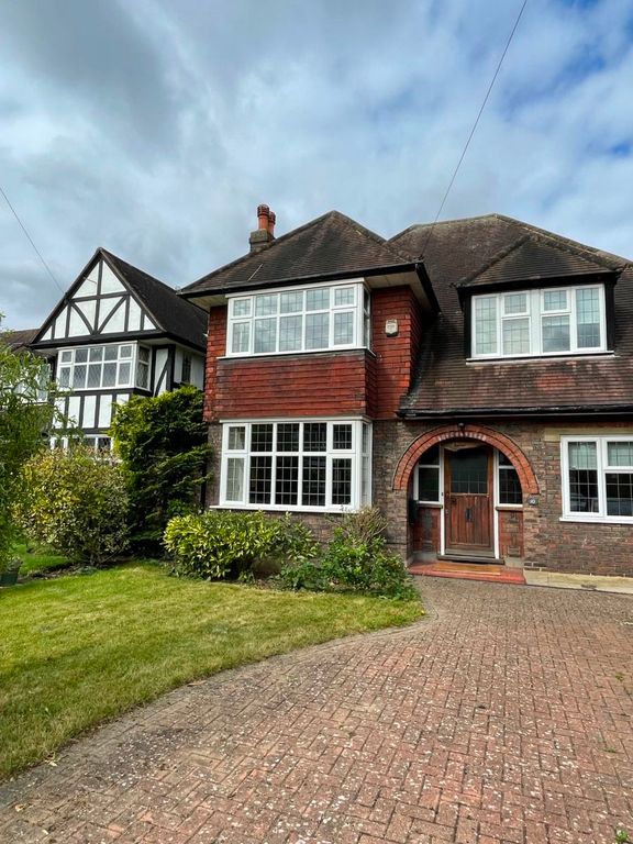 4 bed detached house to rent in Coombe Gardens, London SW20, £3,500 pcm