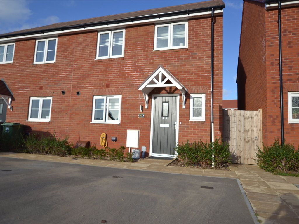 3 bed semidetached house to rent in De Lisle Bush Way, Great Oldbury