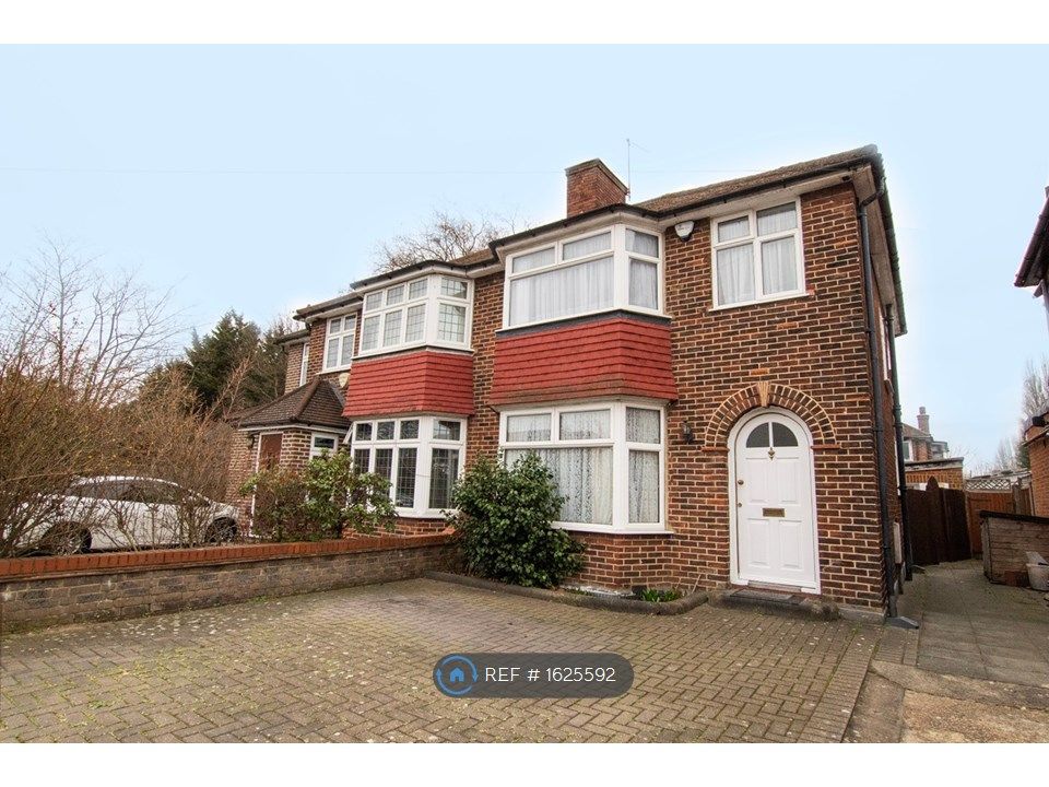 3 bed flat to rent in Montrose Avenue, Edgware HA8 Zoopla