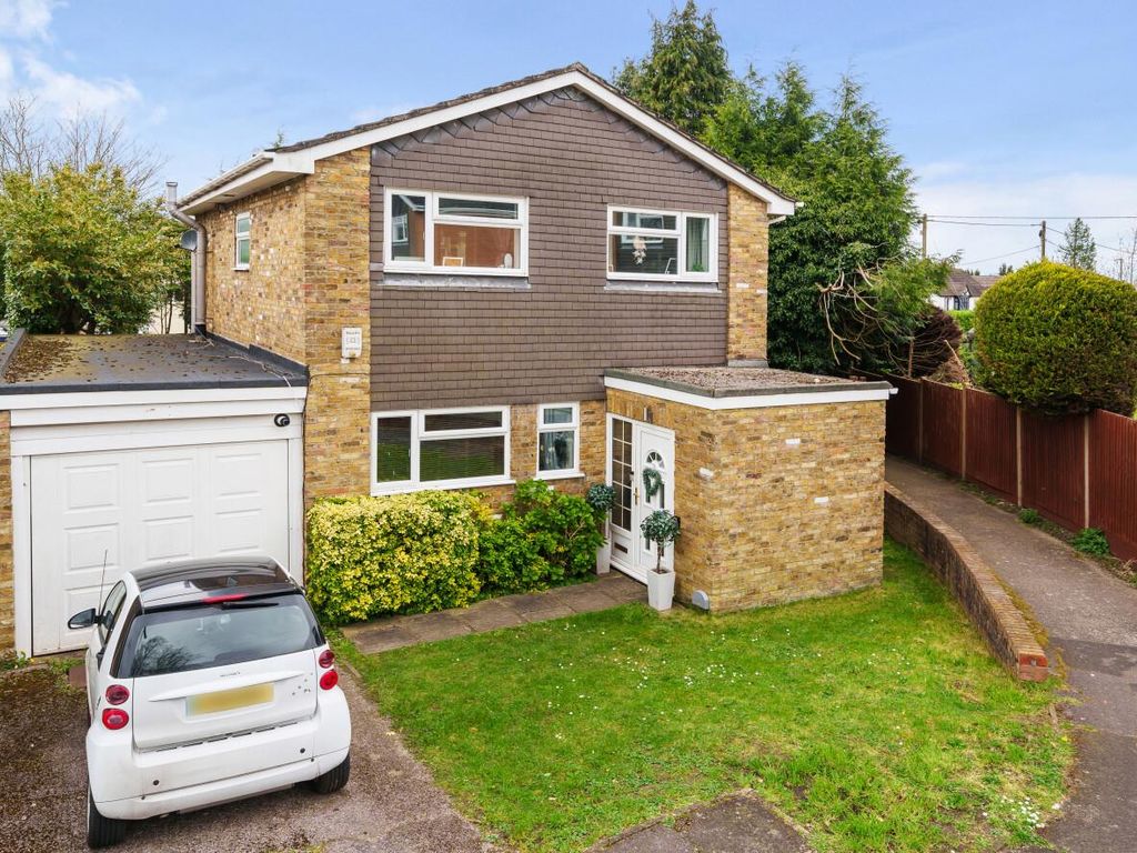 4 bed property for sale in Nursery Close, Frimley Green, Camberley GU16
