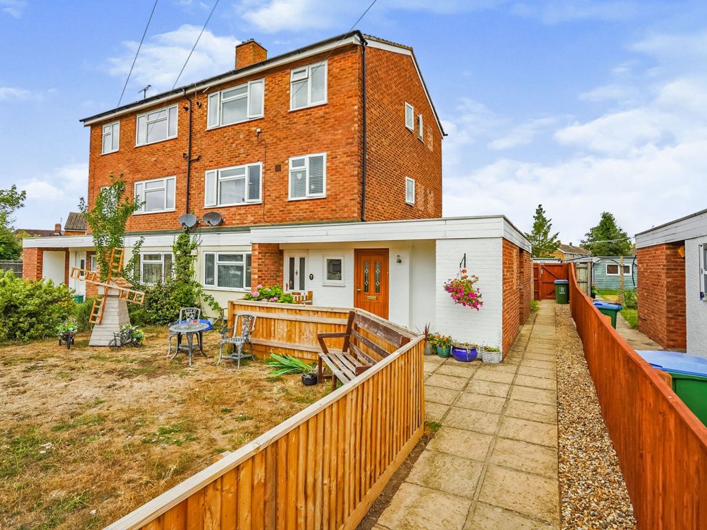3 bed property for sale in Franklin Road, Haddenham, Aylesbury HP17