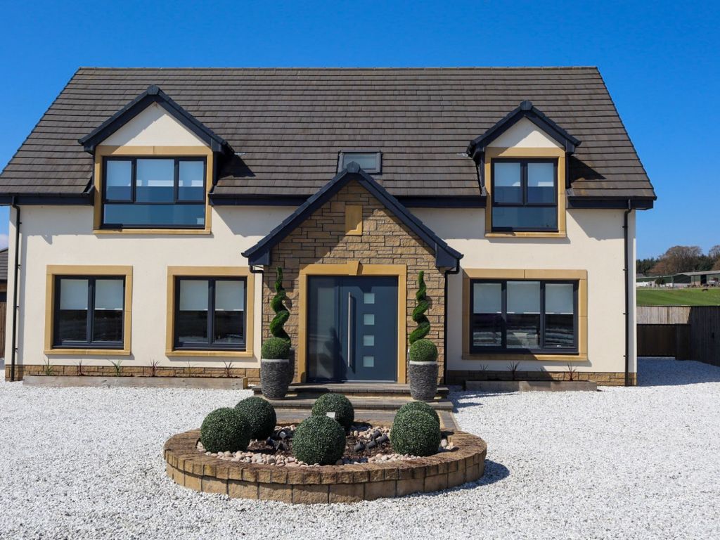 5 bed detached house for sale in Ayr Road, Ravenstruther, Lanark, South