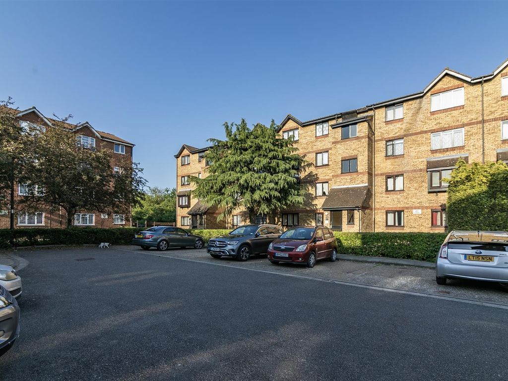 1 bed flat for sale in Bunting Close, London N9 Zoopla