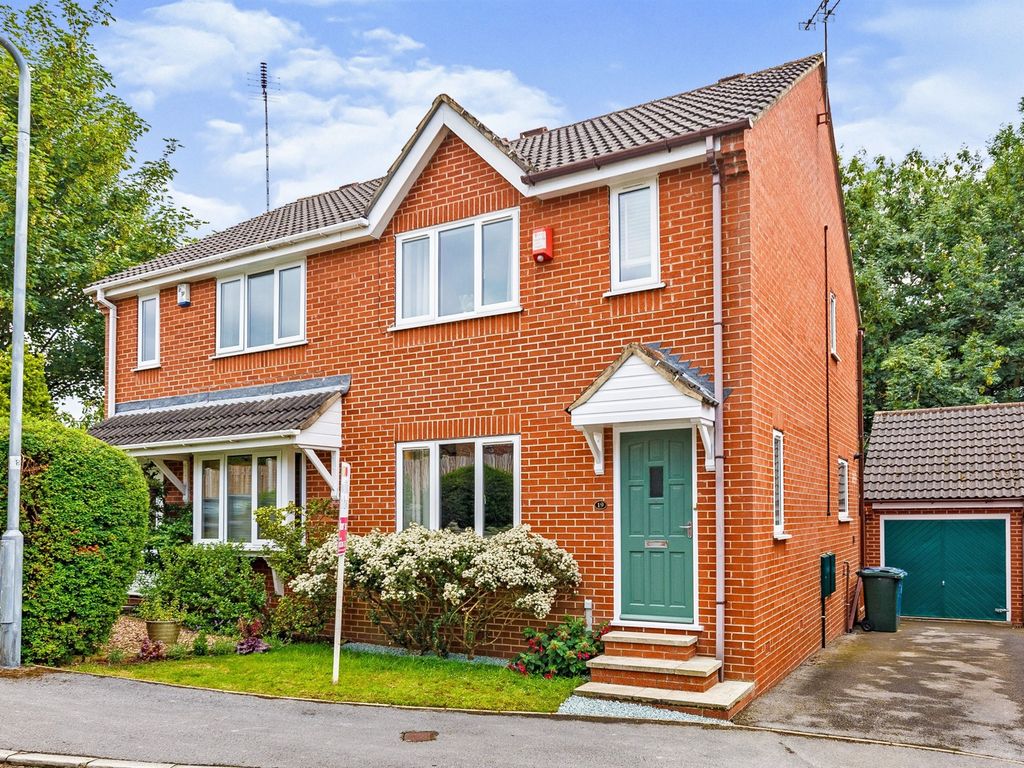 3 bed semidetached house for sale in Towngate, Silkstone, Barnsley S75