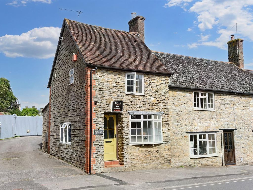 1 bed end terrace house for sale in Station Road, Stalbridge