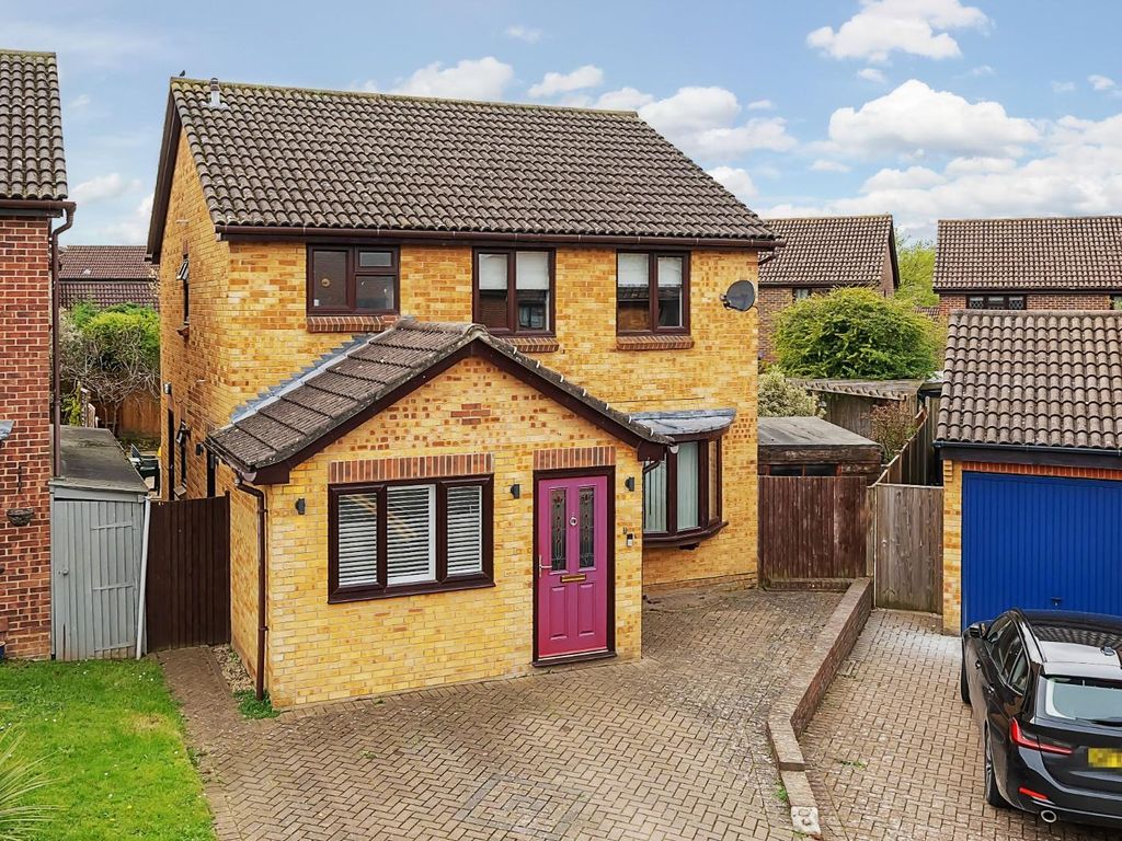 4 bed detached house for sale in The Mead, Leybourne, West Malling ME19