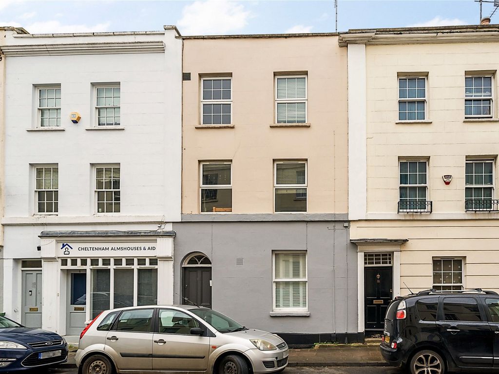 6 bed town house for sale in St. Street, Town Centre