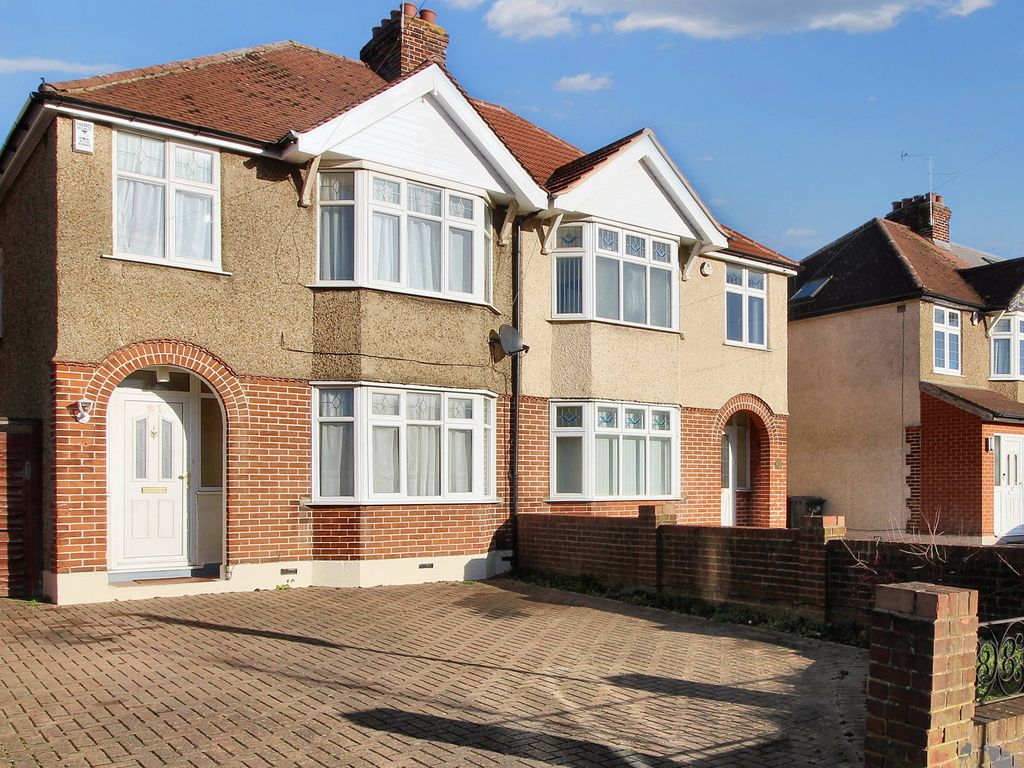 3 bed semidetached house to rent in Shaggy Calf Lane, Slough SL2, £