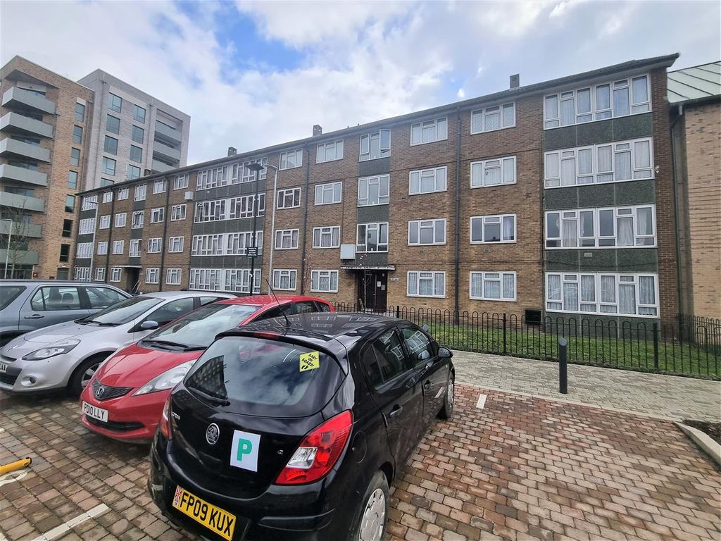 3 bed flat for sale in Glebelands Road, Feltham TW14 Zoopla