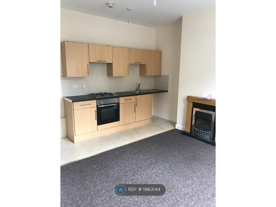 2 bed terraced house to rent in Stanley Street, Cleckheaton BD19, £625