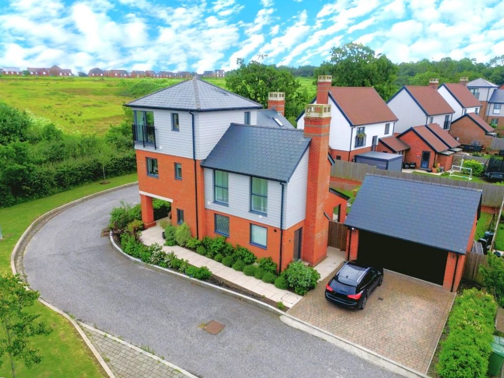 5 bed detached house for sale in Meadows Grove, Ashford TN23, £760,000