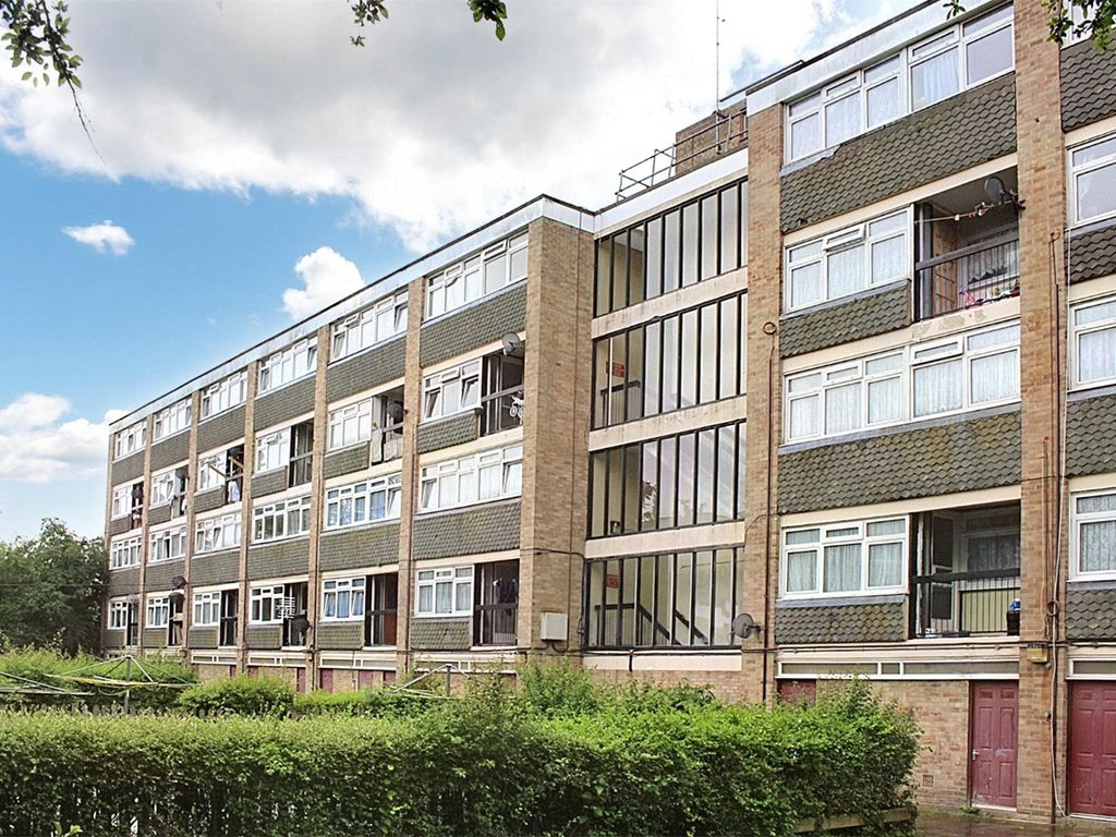 2 bed flat for sale in Woking, Surrey GU21, £260,000 Zoopla