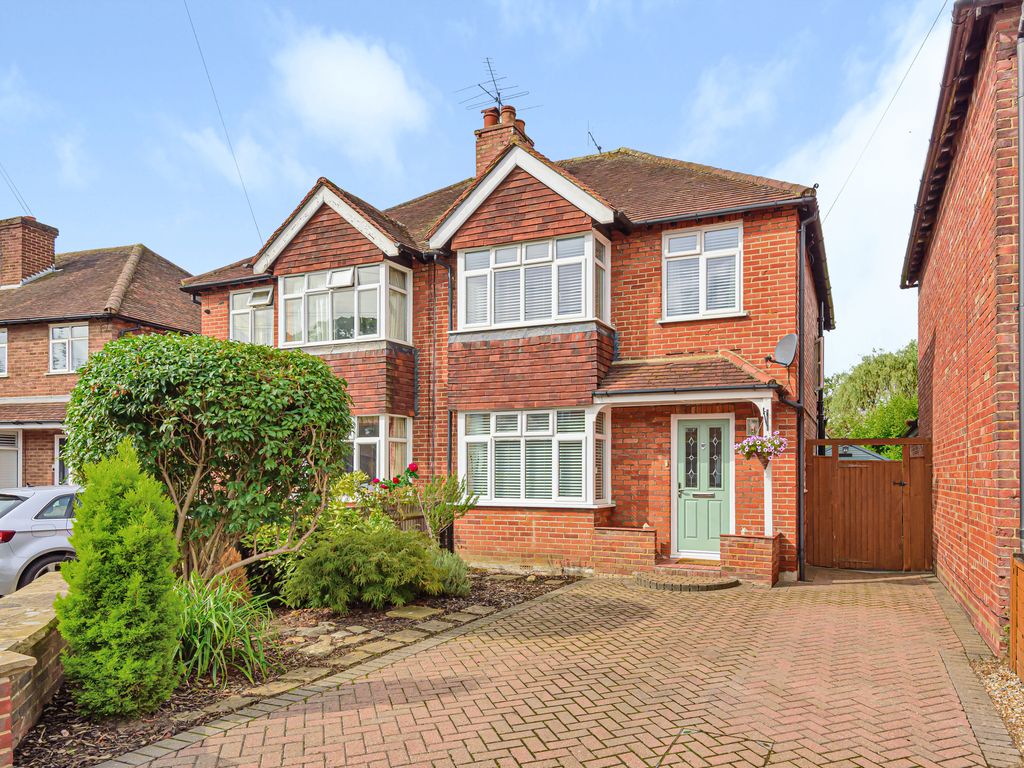3 bed semidetached house for sale in Whitemore Road, Guildford GU1