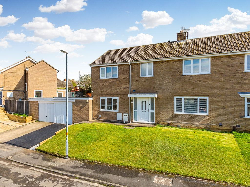 4 bed semidetached house for sale in Haddon Close, Rushden NN10 Zoopla