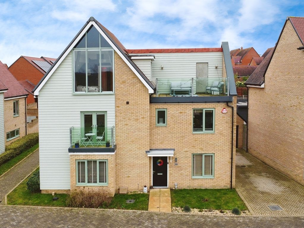 5 bed detached house for sale in Fairway Drive, Chelmsford CM3, £