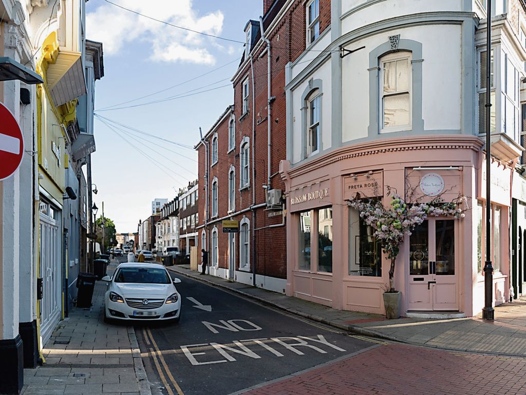 2 bed flat for sale in Palmerston Road, Southsea PO5 Zoopla