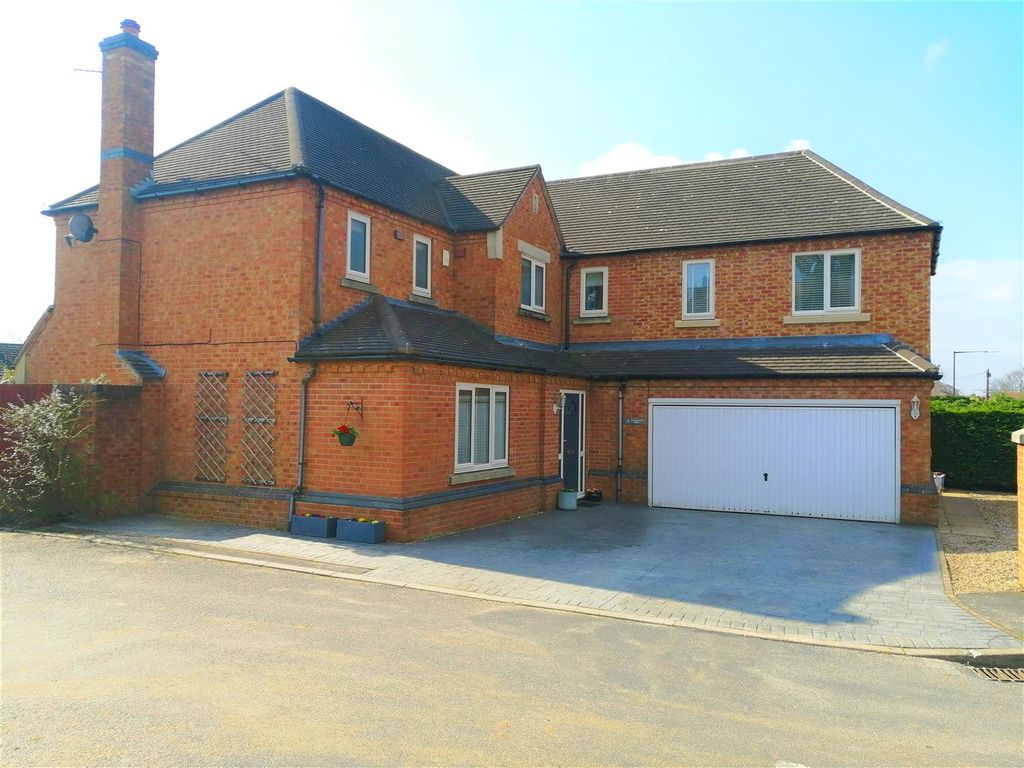 5 bed detached house for sale in Mulberries Court, Allestree, Derby