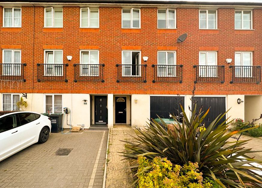 4 bed town house for sale in Edson Close, Leavesden WD25, £599,950 Zoopla
