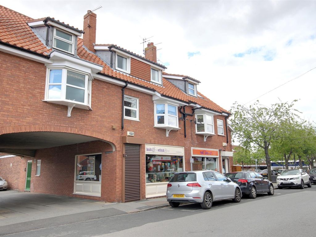 2 bed flat for sale in Regents Court, Finkle Street, Cottingham HU16