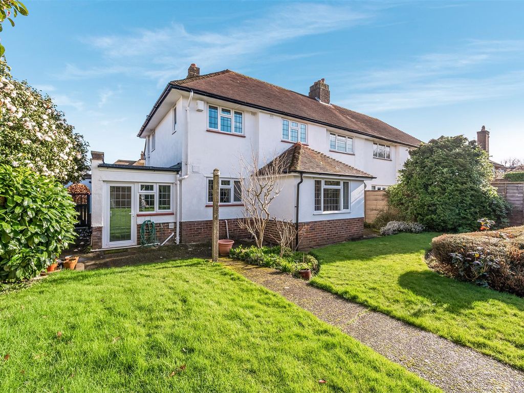 4 bed semidetached house for sale in Yewlands Close, Banstead SM7, £