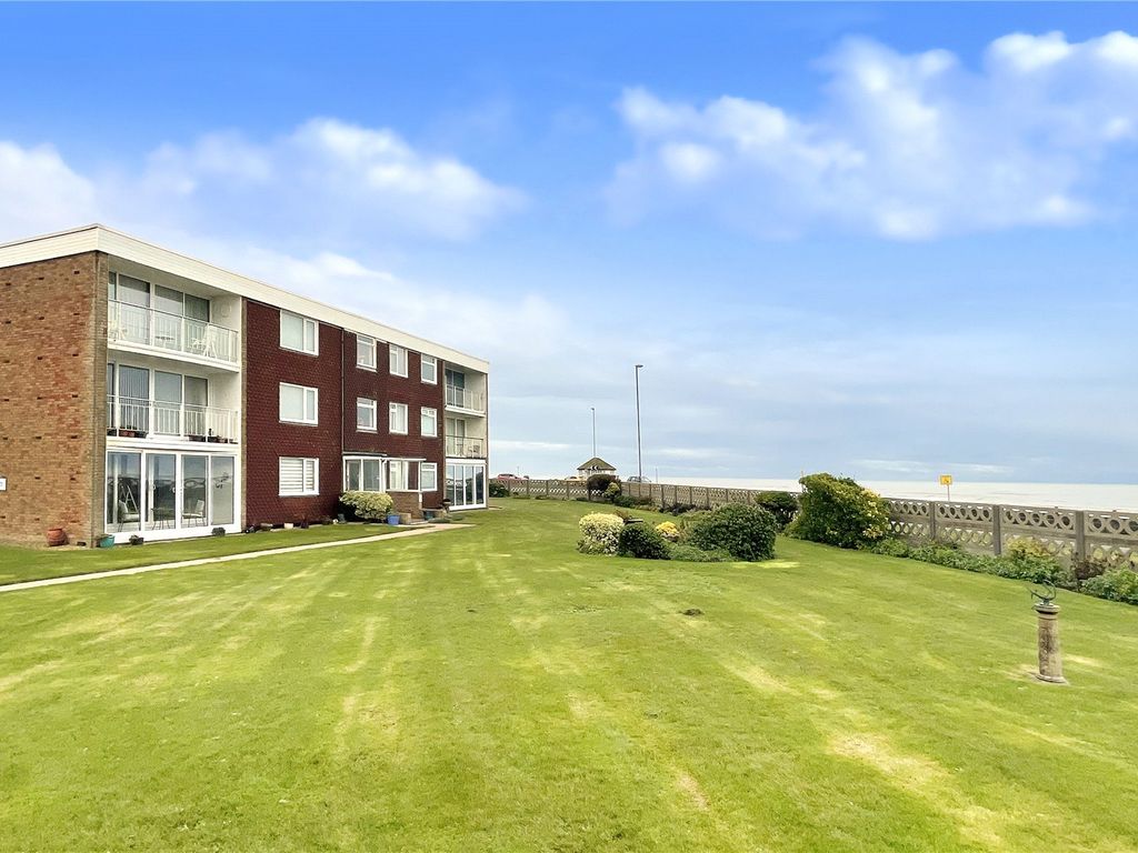 3 bed flat for sale in Rackham Road, Rustington, Littlehampton BN16, £