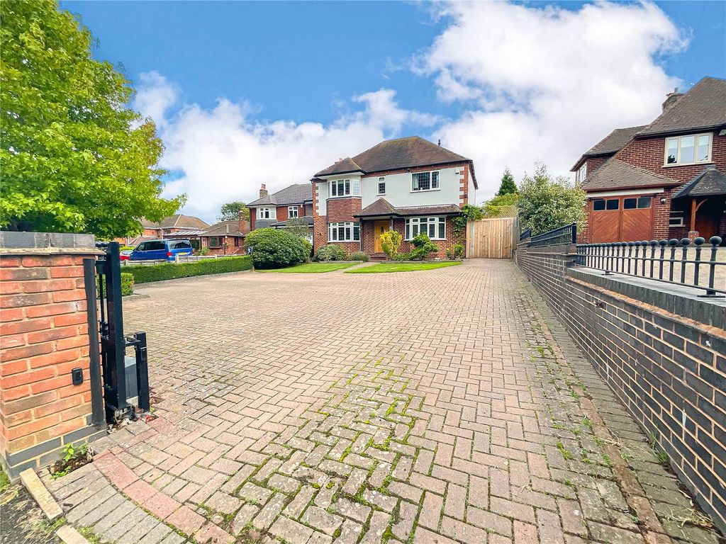4 bed detached house for sale in Tamworth Road, Dosthill, Tamworth