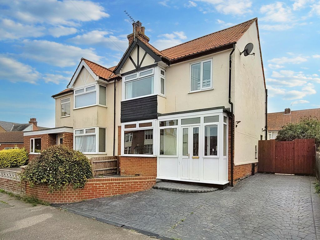 3 bed semidetached house for sale in Cowley Road, Felixstowe IP11, £