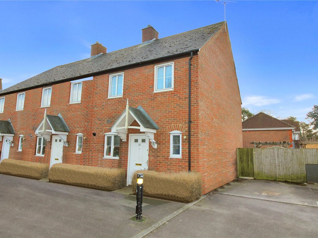 3 bed end terrace house for sale in Rainham Road, Swindon, Wiltshire
