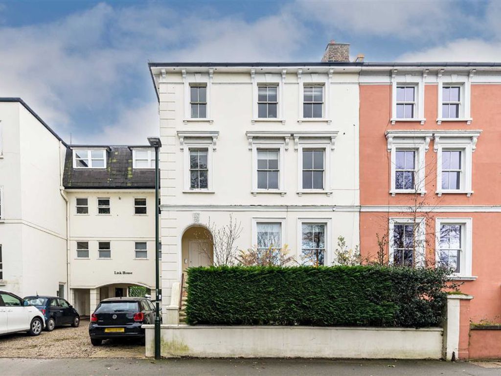 2 bed flat for sale in Lower Teddington Road, Hampton Wick, Kingston
