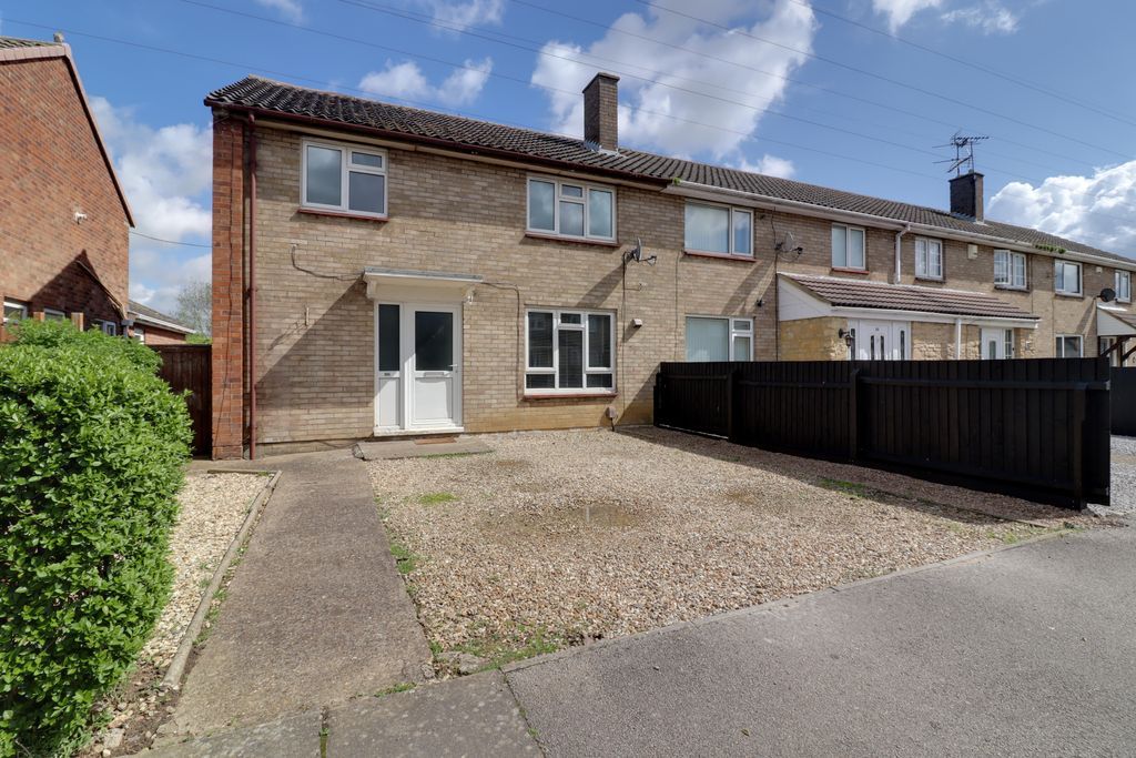 3 bed semidetached house to rent in Mantlefield Road, Corby NN18 Zoopla