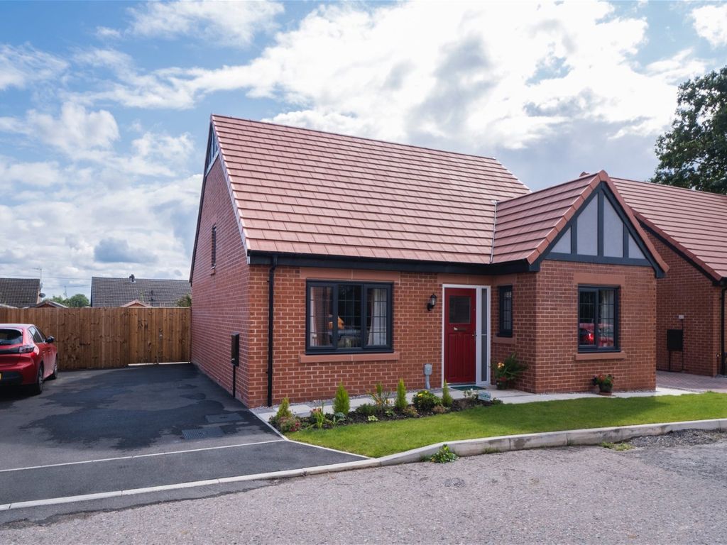 4 bed bungalow for sale in Cranberry Drive, Shavington, Crewe CW2, £