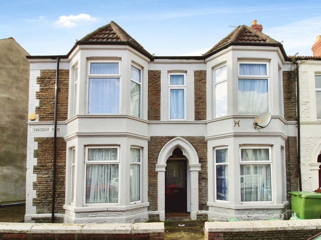 4 bed end terrace house for sale in Tewkesbury Place, Cathays, Cardiff