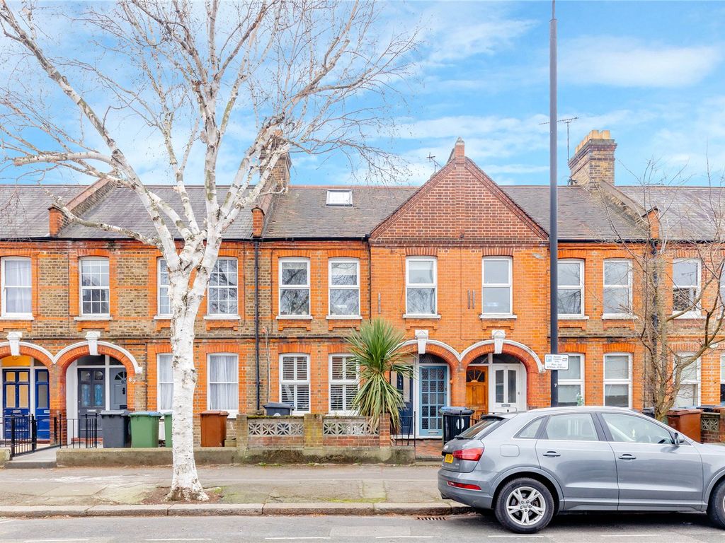 2 bed flat for sale in Winns Avenue, Walthamstow, Londob E17, £500,000