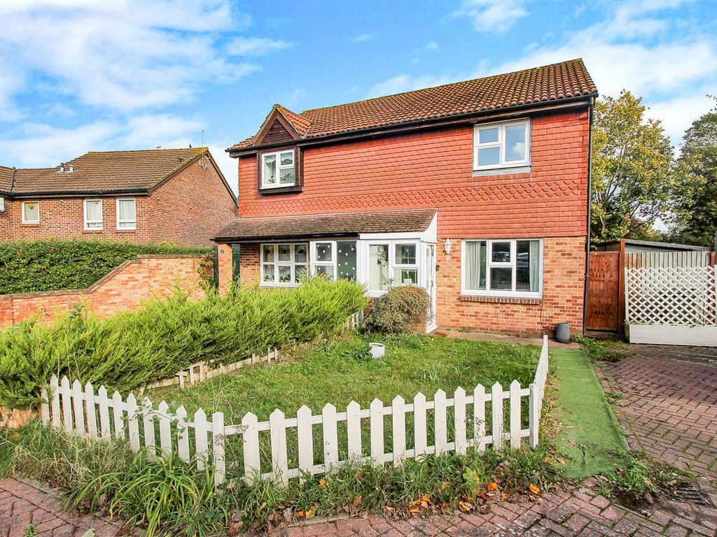 3 bed semidetached house for sale in Rheingold Way, Wallington SM6, £
