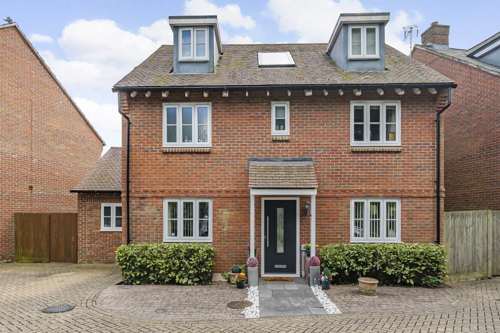 5 bed detached house for sale in High Buckinghamshire HP13, £