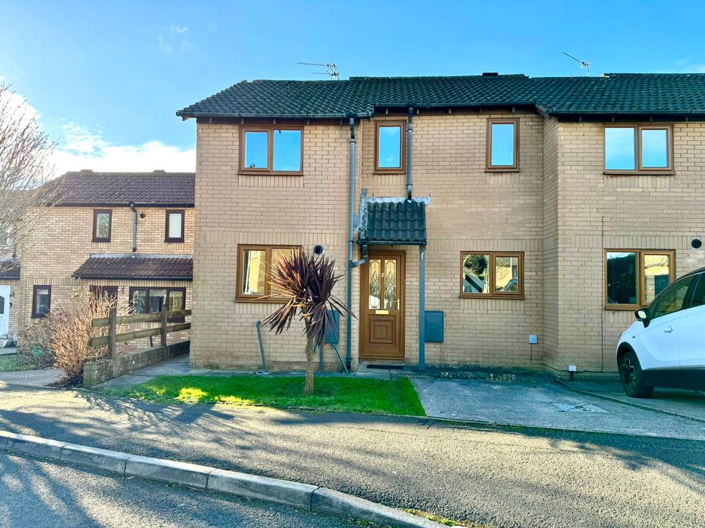 3 bed semidetached house for sale in Lilac Drive, Chandlers Reach