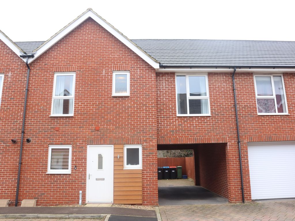 3 bed terraced house for sale in Sovereigns Way, Bletchley, Milton