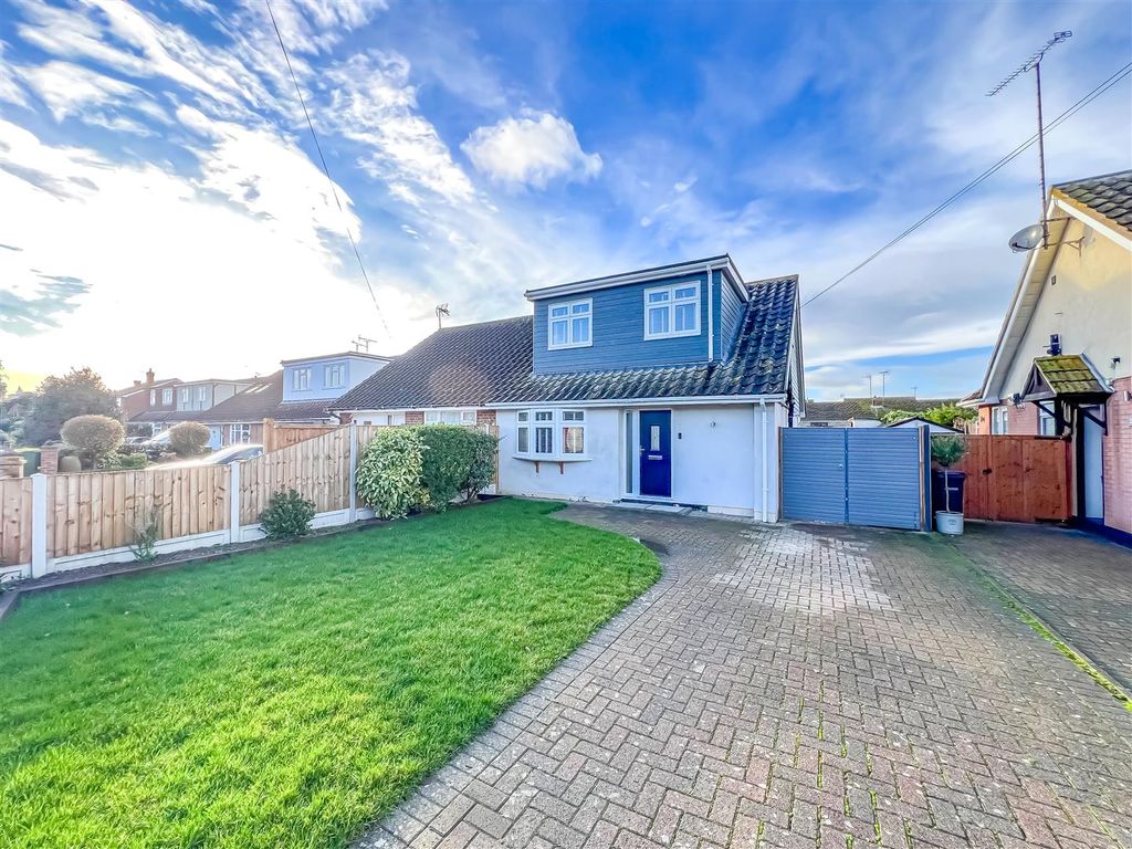 3 bed property for sale in Abbey Road, Hullbridge, Hockley SS5, £