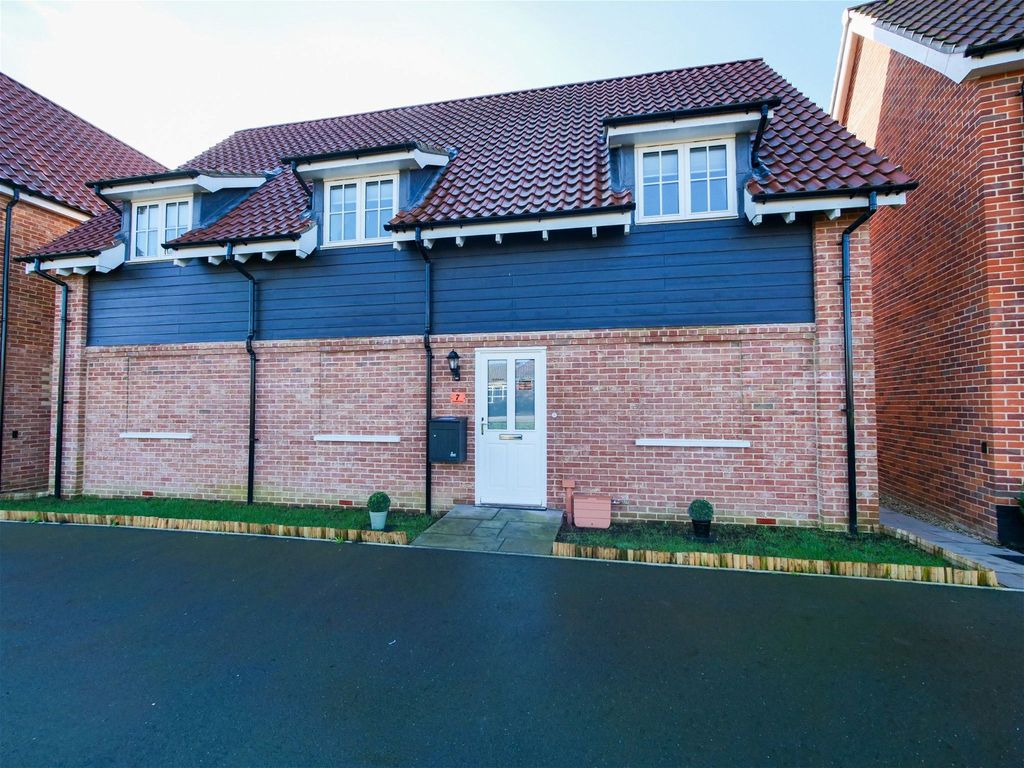 2 bed flat for sale in Campbell Close, Framlingham, Suffolk IP13, £230,000 Zoopla