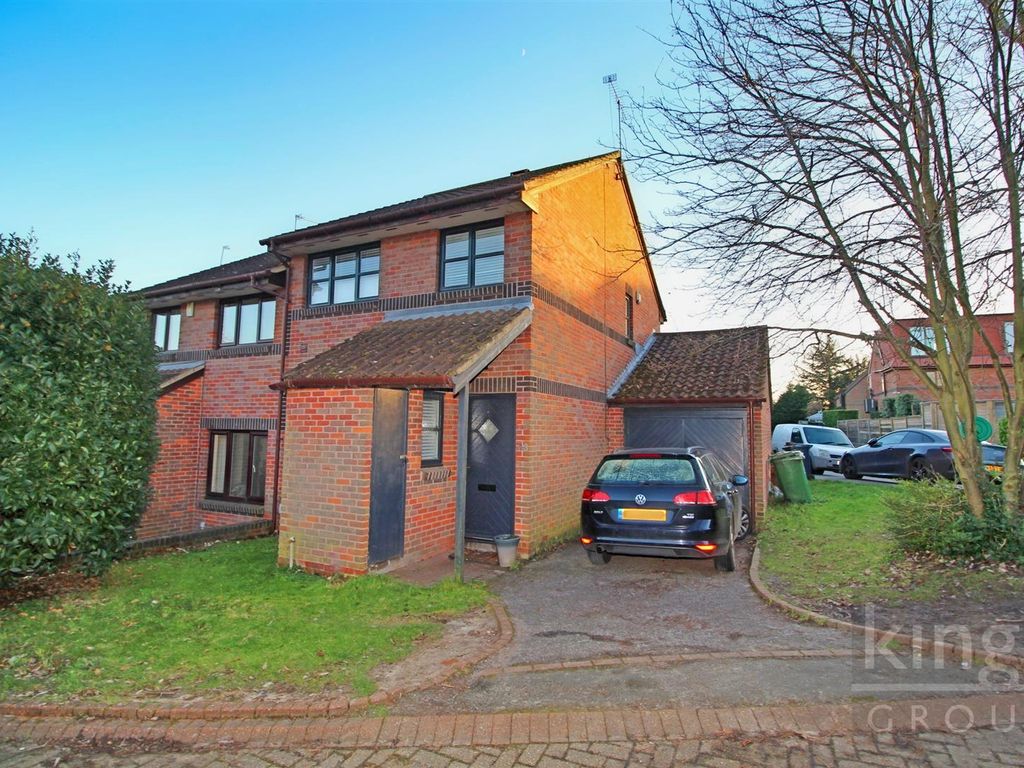 3 bed semidetached house for sale in Campine Close, Cheshunt, Waltham