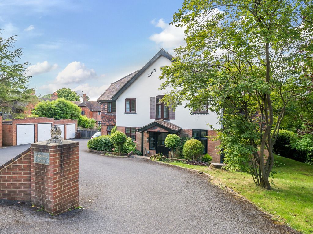 2 bed flat for sale in Shortheath Road, Farnham GU9, £325,000 Zoopla