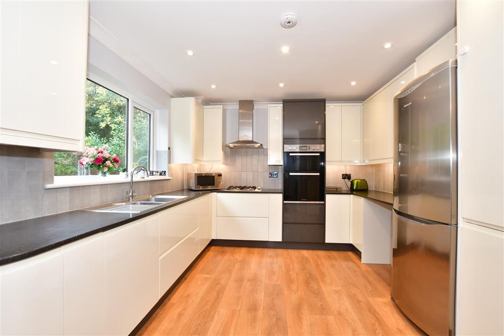 4 bed detached house for sale in Ilmington Drive, Basildon, Essex SS13