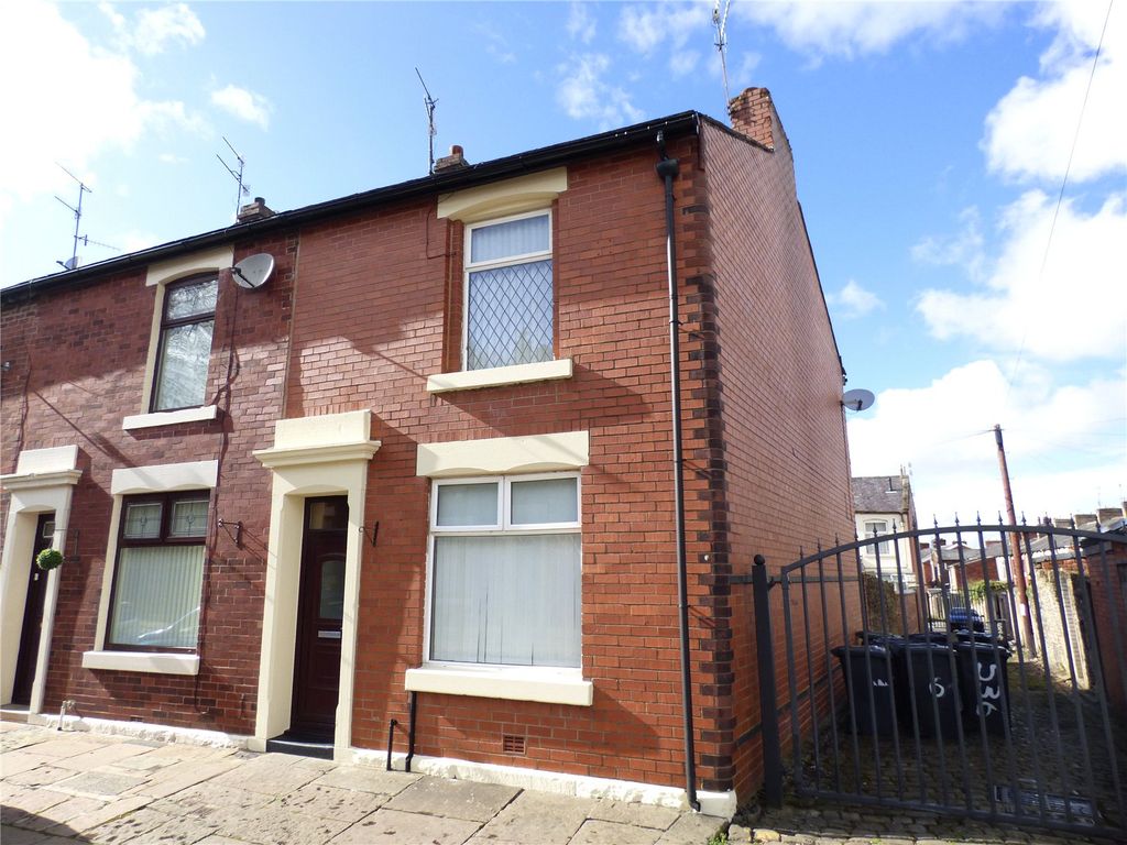 3 bed end terrace house to rent in Ferguson Street, Blackburn