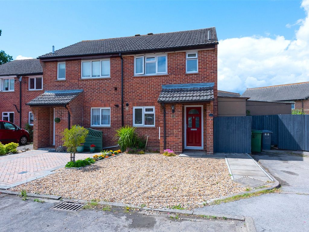 3 bed end terrace house for sale in Stratfield Avenue, Tadley, Hampshire RG26 Zoopla