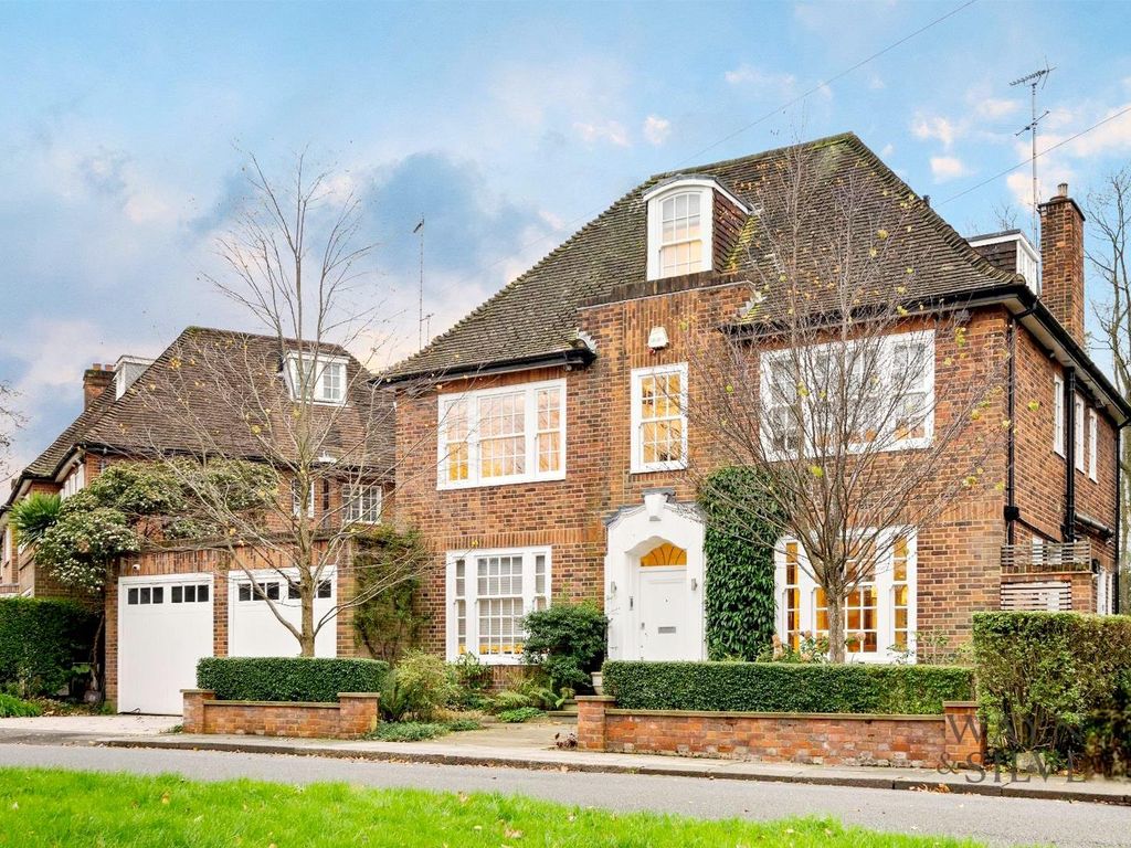 Holne Chase, Hampstead Garden Suburb, London N2  