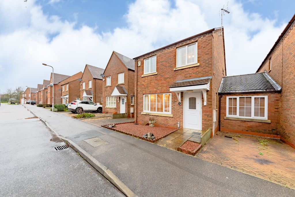 3 bed detached house for sale in Colossus Way, Bletchley, Milton Keynes