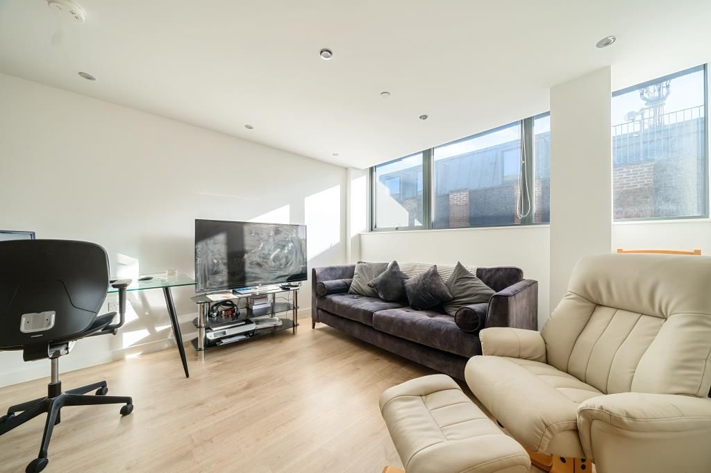 1 bed flat to rent in Stanmore Hill, Stanmore HA7, £1,500 pcm Zoopla