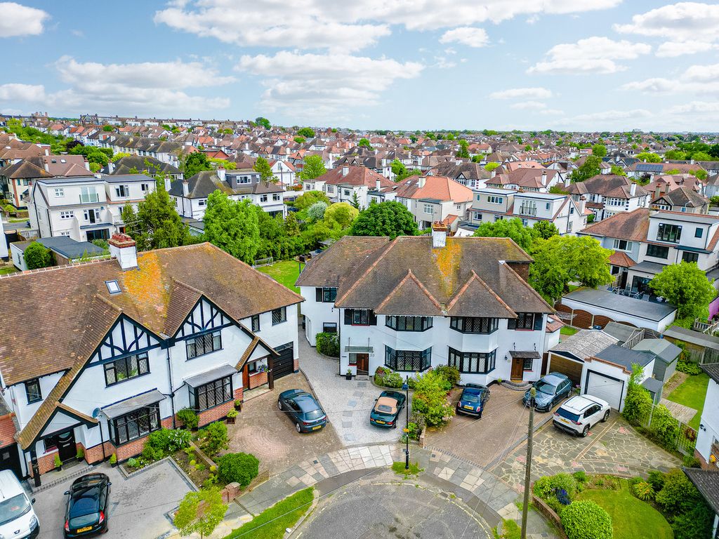 4 bed semidetached house for sale in Marine Close, LeighOnSea SS9
