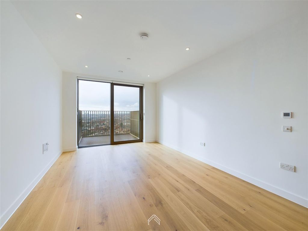 1 bed flat to rent in 1 Station Road, Tottenham Hale N17, £2,100 pcm Zoopla