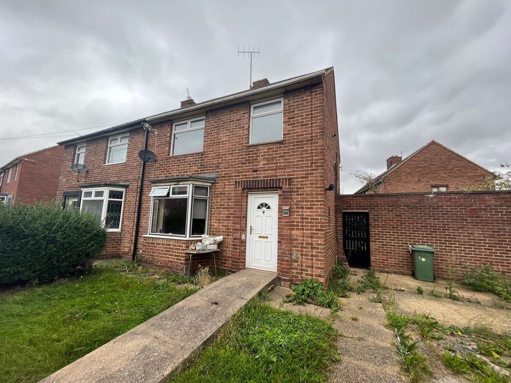 3 bed end terrace house to rent in Crowle Drive, Grimsby DN33, £675 pcm